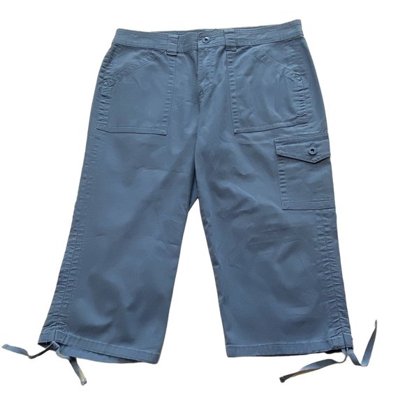 Jones New York Pants - Jones New York Relaxed fit Tapered leg Women’s size 8 Blue Twill Capri pants